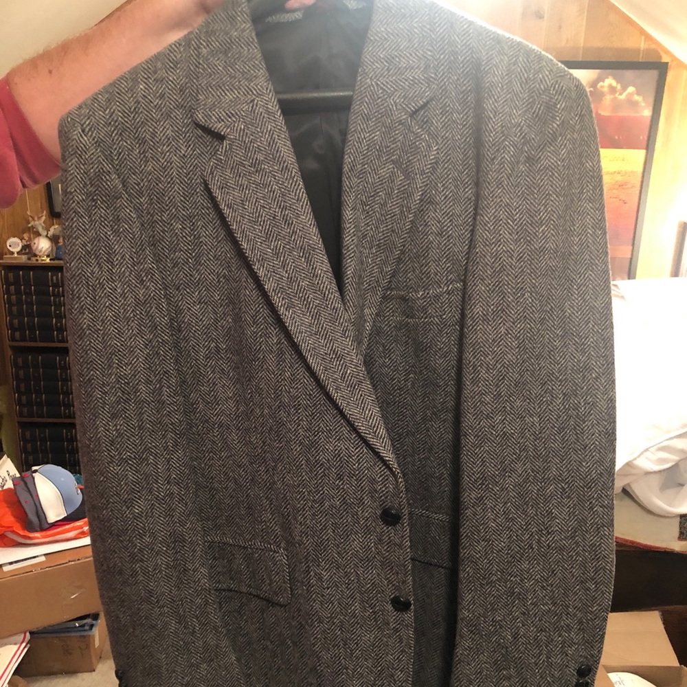 Men’s grey and black coat